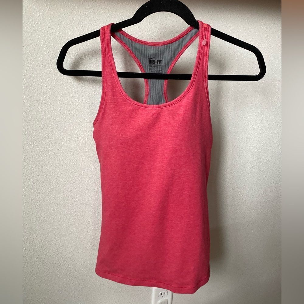 DELETE 
WOMENS NIKE DRI FIT PADDED TANK SIZE MEDIUM